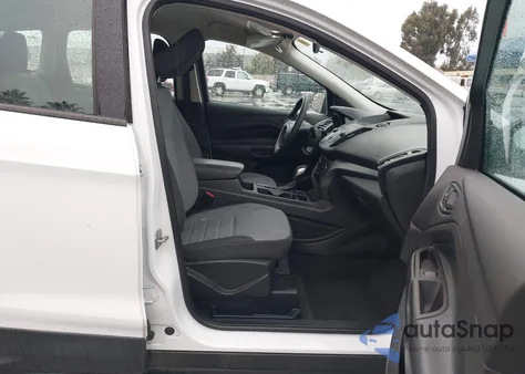 2019 Ford Escape S z USA, uszkodzony, nr VIN 1FMCU0F70KUB62076